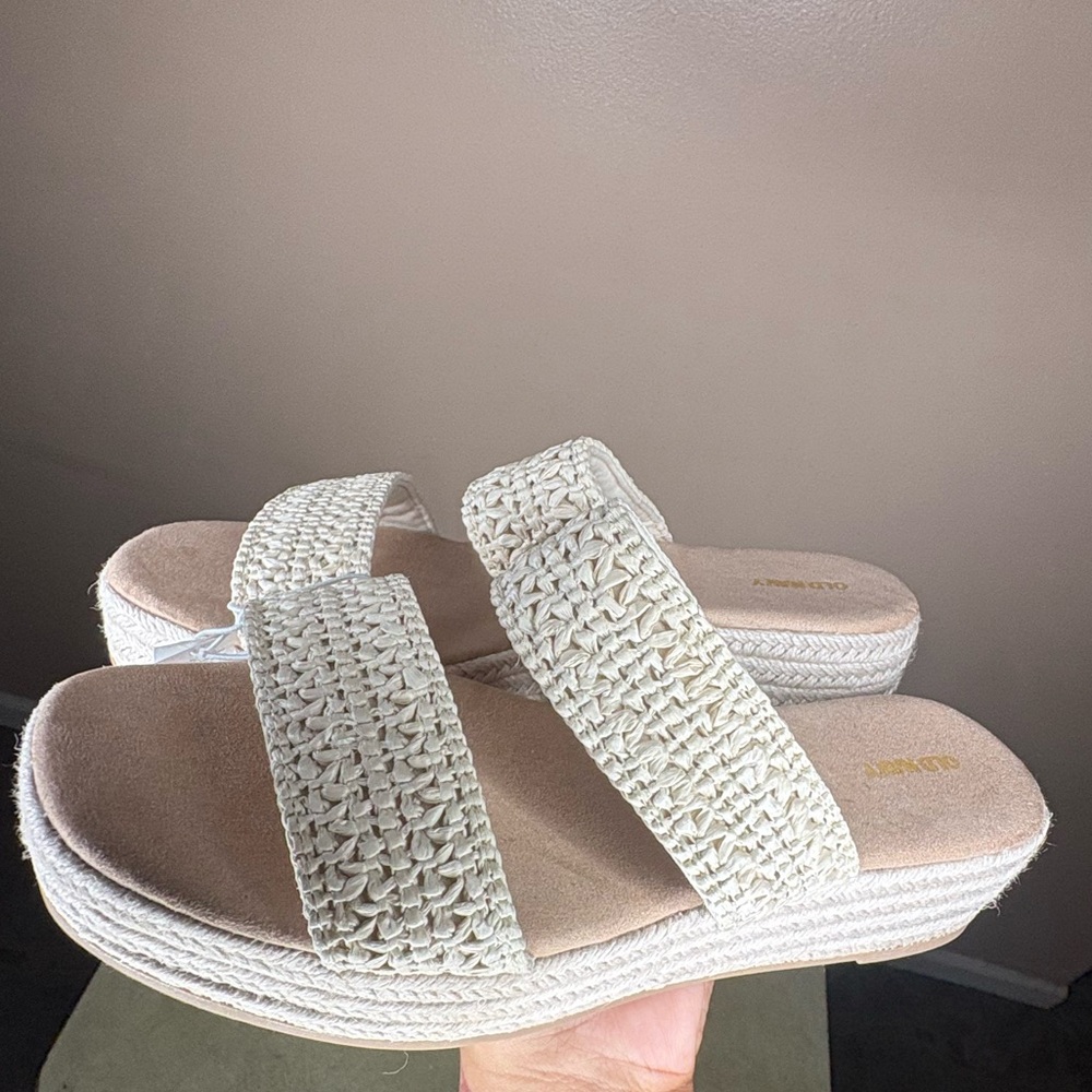 NEVER WORN.. Old Navy Women's Cream Woven Sandals Size 11